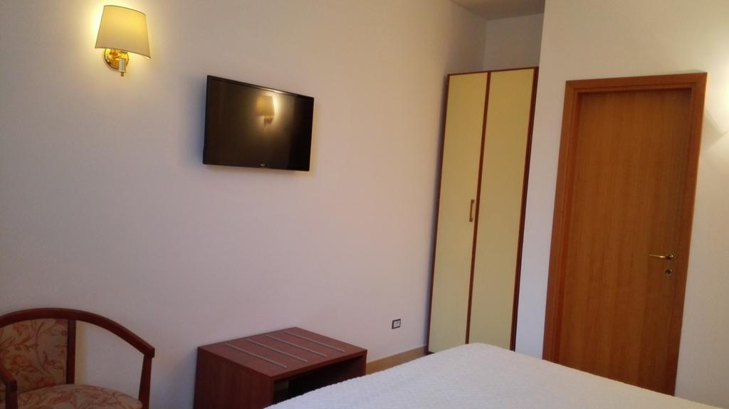 Albergo Del Pino Cercola Szoba fotó